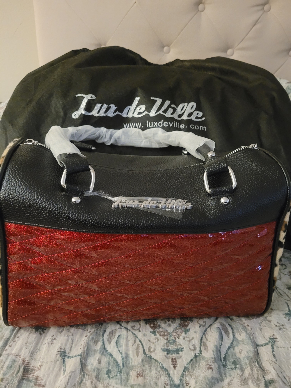 Lux de Ville Black & Red Womens Bag with Quilted Front